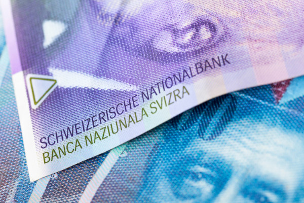 Frank w granicach 4.40 zł